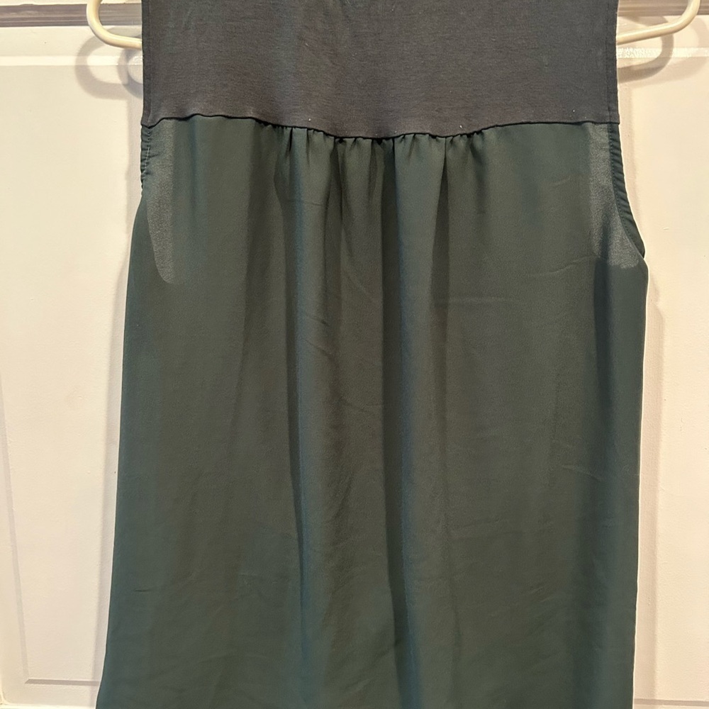 A. LAYERED SIZE SMALL WOMENS TWIST FRONT SLEEVELESS T SHIRT GRAY & OLIVE - Picture 5 of 9